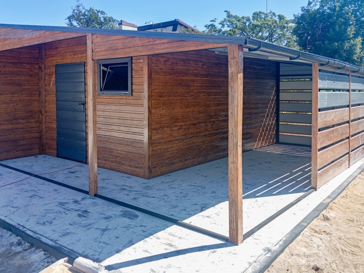 garaz-blaszany-z-wiata-pomieszcz-gosp-9x5,5m-dab-matowy-grafit-3.jpg